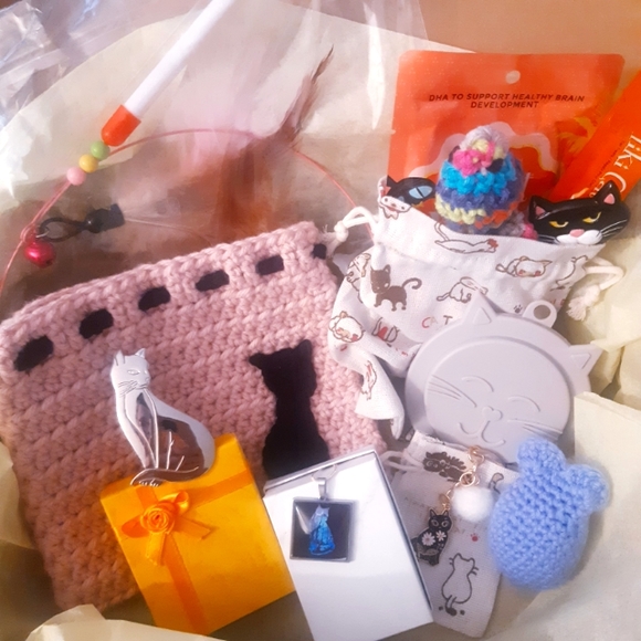 Cat Mom Accessories Box for Her Cat themed Treats and Toys for Kitty Cats - Picture 5 of 12